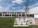 Grundschule mit Sporthalle Ammerbuch-Altingen - Ansicht Süd - Pausenhof und Freiflächen | © ArchitekturImBild, Bernhard Tränkle