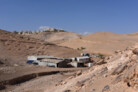 Palestinian-Bedouin home with Comet-ME family-based solar energy system, with illegal settlement in background (2017) - Foto: Jimmy Granger