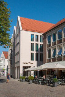 Fassaden- und Freiraumgestaltung | Hotelneubau im Herzen der Lübecker Altstadt auf dem ehemaligen Stadthausgrundstück (Motel One)
