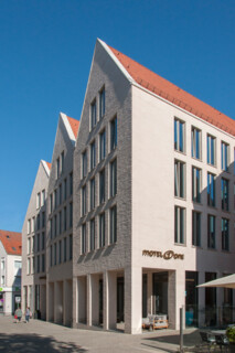 Fassaden- und Freiraumgestaltung | Hotelneubau im Herzen der Lübecker Altstadt auf dem ehemaligen Stadthausgrundstück (Motel One)