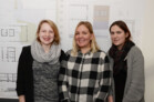 (v.l.) Frauke Osterloh, Stephanie Klippstein und Nora Berzins haben einen der beiden dritten Preise für die Idee eines „verschwenkten“ Gebäuderiegels zum Flugfeld gewonnen