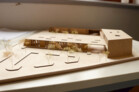 Das Modell: dritter Preis für den Entwurf einer innovativen Gebäudeform mit sich aus dem Boden entwickelnden Baukörpern
