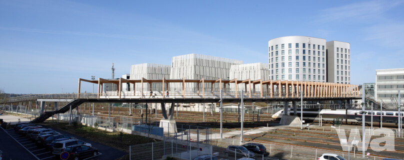 Fußgänger- und Radbrücke über den Bahnhof Saint Laud