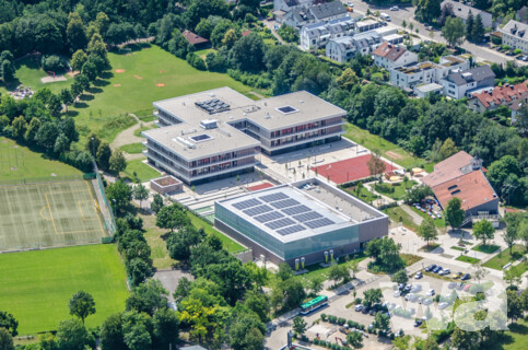 Grund- und Mittelschule mit Zweifachsporthalle und Schwimmbad