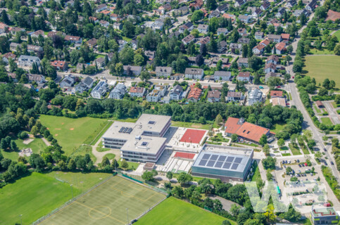 Grund- und Mittelschule mit Zweifachsporthalle und Schwimmbad