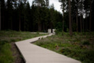 Gewinner Bayerischer Landschaftsarchitektur-Preis 2020 + Auszeichnung | Kategorie: Bauen im Bestand & Denkmal | Gedenkorte im Mühldorfer Hart bei Waldkraiburg | Entwurfsverfasser: Latz+Partner LandschaftsArchitektur Stadtplanung, Kranzberg | © Laura Loewel