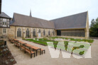 Völlig neu gestaltet wurde auch der Innenhof des Klosters mit dem Bibliotheksneubau im Hintergrund (rechts). | ©  Jens Schulze 