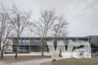 Erweiterungs Faust-Gymnasium Staufen - Ansicht von Süden - Fahrradparksystem | © Henrik Schipper, HENRIK SCHIPPER PHOTOGRAPHY