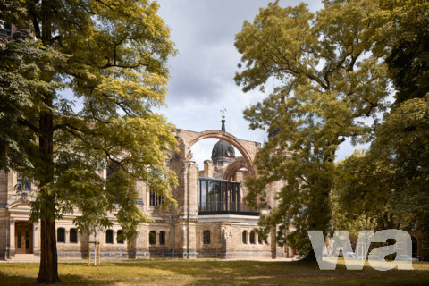 Ausbau der Trinitatiskirchruine Dresden zur Jugendkirche mit integriertem offenen Jugendtreff und integrierter Arbeitsstelle Kinder-Jugend-Bildung | © Albrecht Voss, Leipzig | www.albrechtvoss.com