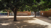 Kamanar Secondary School, Thionck Essyl (Senegal) | The modules are arranged in year-group classroom set around squares and existing trees. | © Aga Khan Trust for Culture / Amir Anoushfar (photographer)