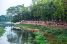 Urban River Spaces, Jhenaidah (Bangladesh) | The area was difficult to access in spite of its central location. The municipality accepted to break paths in several walls in order to make the ghat and the river easily reachable. | © Aga Khan Trust for Culture / Asif Salman (photographer)