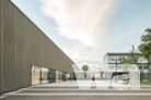 Ersatzneubau Sporthalle Fasanenhofschule Stuttgart – Ansicht Ost  | © Henrik Schipper Photography