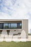 Ersatzneubau Sporthalle Fasanenhofschule Stuttgart – Ansicht Süd | © Henrik Schipper Photography