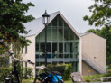 Aus der Ferne erinnern die neuen Bauten an klassische Gewächshäuser. „Schule neu denken“, pädagogisch wie architektonisch, ist das Leitmotiv. Foto: Madlen Krippendorf