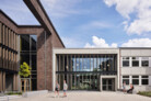 Publikumspreis | 3. Platz: Erweiterung Gymnasium Lohne – Neubau eines Oberstufenhauses | htarchitektur Henrike Thiemann Architektin BDA | Foto: © Roland Borgmann