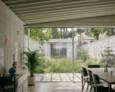 3. Preis und Leserpreis: White Patio House in London, Großbritannien | Architekt:innen: Koen Schaballie und Mariia Pashenko, Pashenko Works, London | Foto: © Stijn Bollaert/HÄUSER