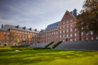 Deutscher Hochschulbaupreis 2024: Umbau des Fritz-Foerster-Baus zur zentralen Verwaltung der TU Dresden | Quelle: CODE UNIQUE Architekten, Dresden | Foto: Albrecht Voss