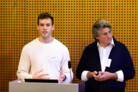 Preisverleihung: Lukas Hendricks (1. Preis) und Magnus Nickl (Nickl & Partner Architekten, Nickl Stiftung) | Foto: © Ingo Schrader