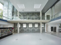Auszeichnung Mönchengladbach: Zentralbibliothek Mönchengladbach | Architekt*in: Schrammel Architekten Stadtplaner, Augsburg; Landschaftsarchitekt Aalto, Augsburg (Freianlagen) | Bauherr*in: Stadt Mönchengladbach, Projektleiterin Serap Balikci | Foto: © Julia Schambeck