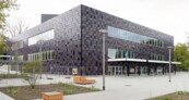 Preisträger „Bauen im Bestand“: Fassadensanierung-/Neugestaltung Stadthalle Göttingen | soll sasse architekten, Dortmund | Foto: Eberhard Sasse / Niklas Richter