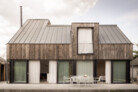 Preis: Haus M, Isenbüttel | Architektur: Busch & Takasaki Architekten BDA + Ann-Kathrin Lepke | Tragwerksplanung: Lepke Ingenieure | Holzbau: Zimmermeister Oliver Lepke | Fotografie: © Ruben Beilby