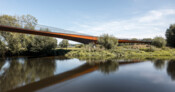 Kategorie: Fuß- und Radwegbrücken | Auszeichnung + Sonderpreis Nachhaltigkeit: Neue Regenbrücke, Roding | Dipl.-Ing. (FH) Hubert Busler, Mayr Ludescher Partner; Dipl.-Ing. Falko Schmitt, Dipl.-Ing. Dirk Krolikowski, DKFS.io | Foto: © DKFS mit Mayr Ludescher Partner