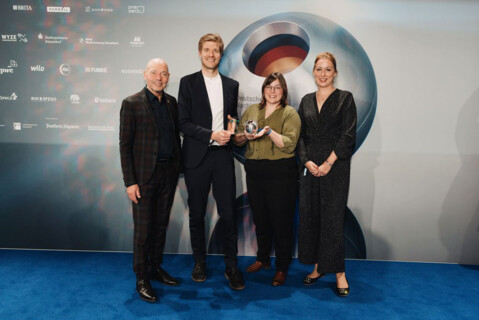 Preisverleihung 2024: DGNB Präsident Prof. Amandus Samsøe Sattler, Frederik Ehling, Partner DGJ Architektur, Dr. Franziska Meier, Geschäftsführerin der Collegium Academicum GmbH und Dr. Christine Lemaitre, Geschäftsführender Vorstand der DGNB | Bildquelle: Dariusz Misztal