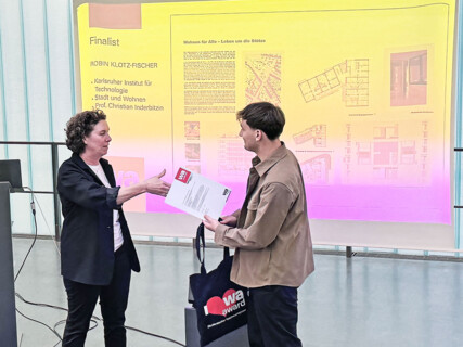 Preisverleihung wa award 2025 - Judith Jaeger mit Robin Klotz Fischer | © wa wettbewerbe aktuell