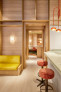 Anerkennung in der Kategorie Restaurant: KOMU, München | Innenarchitektur: Thatenhost Interior, München | Betreiber: Christoph Kunz || Foto: © Konstantin Volkmar