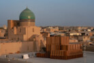 Winning Design of the AlMusalla Prize 2025 at the Bukhara Biennial 2025: EAST Architecture in collaboration with engineers AKT II and artist Rayyane Tabet || Photo: © Sara Saad, courtesy of the Diriyah Biennale Foundation