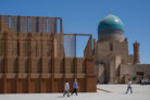 Winning Design of the AlMusalla Prize 2025 at the Bukhara Biennial 2025: EAST Architecture in collaboration with engineers AKT II and artist Rayyane Tabet || Photo: © Sara Saad, courtesy of the Diriyah Biennale Foundation