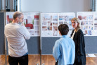 v.l.n.r.: Jörg Finkbeiner, Gabriela Hauser und Caroline Nagel sichten die Projekte auf der Jurysitzung im DAZ | Foto: © Heinze GmbH, Christian Stallknecht