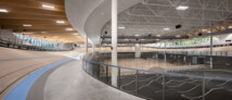 Preisträger: Vélodrome Sylvan Adams – Centre Multisports Desjardins, Bromont, Kanada | Planer/Architekt: ABCP architecture | Eigentümer/Betreiber: Centre national de cyclisme de Bromont | Foto: © Stephane Groleau