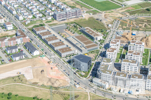 Grundschule mit Turnhalle, Schwimmanlage und Kita/Marie-Curie-Schule